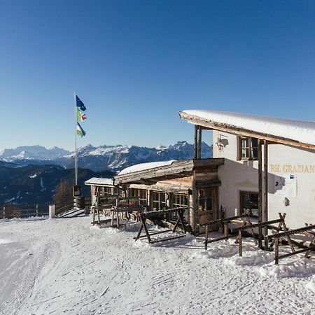 Отель Rifugio Graziani Huette Сан-Виджилио-ди-Мареббе Экстерьер фото