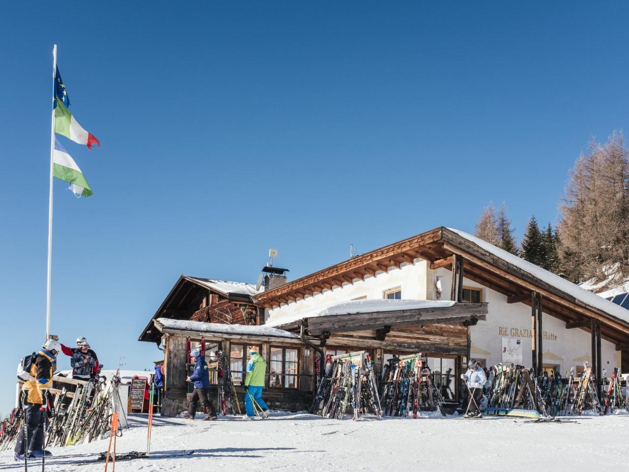 Отель Rifugio Graziani Huette Сан-Виджилио-ди-Мареббе Экстерьер фото