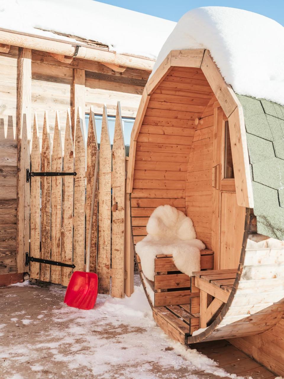 Отель Rifugio Graziani Huette Сан-Виджилио-ди-Мареббе Экстерьер фото